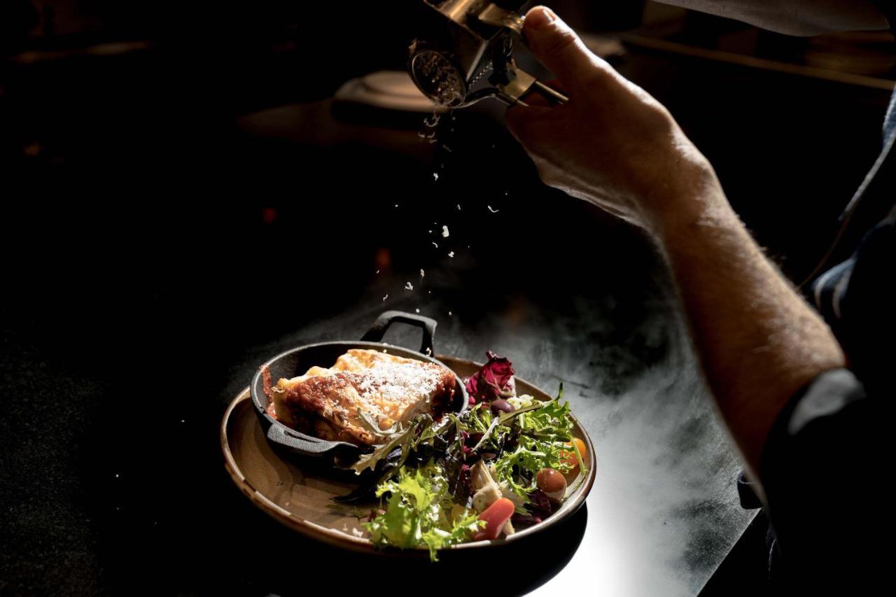 Peppers Waymouth Hotel Adelaide Kültér fotó A chef seasoning a dish