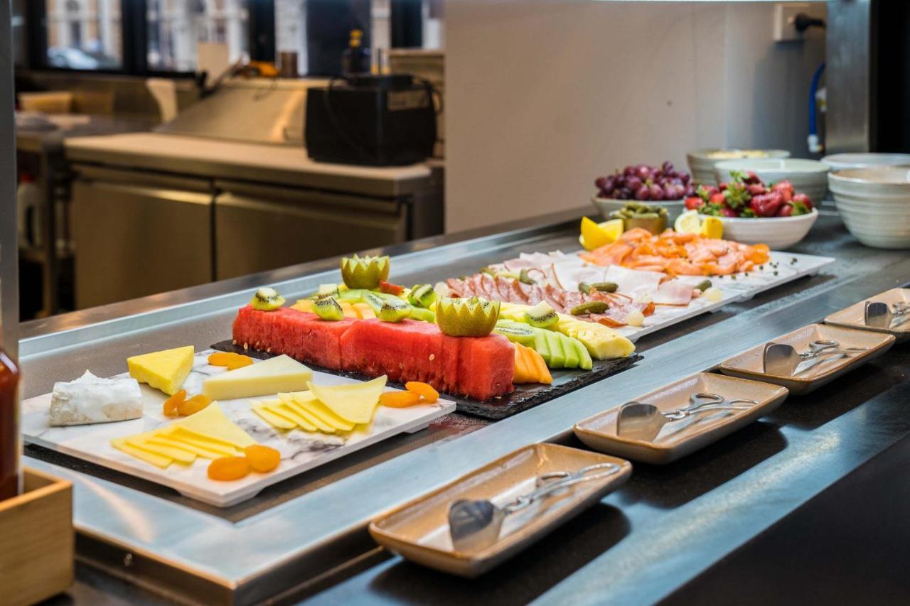 Peppers Waymouth Hotel Adelaide Kültér fotó A buffet at a hotel