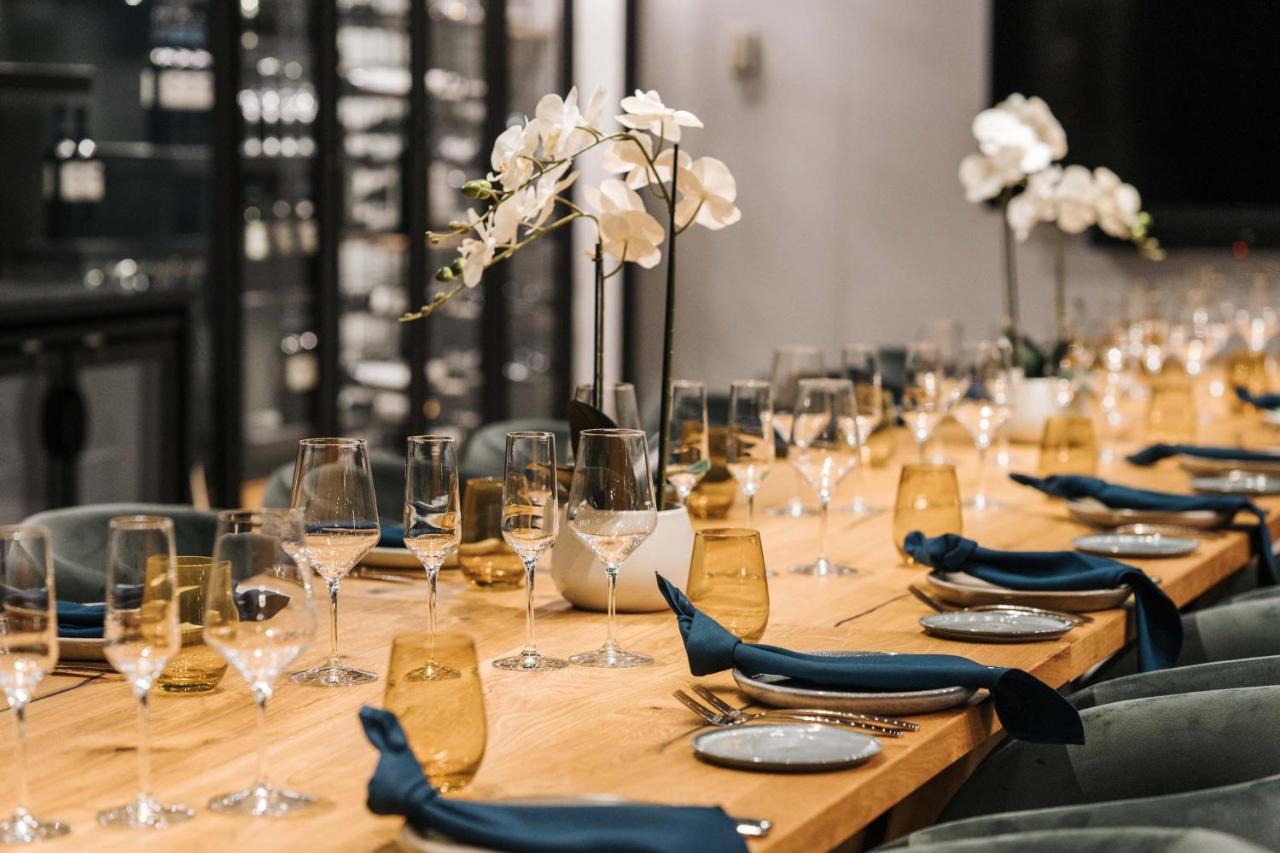 Peppers Waymouth Hotel Adelaide Kültér fotó The table at the 2019 World Wine Awards