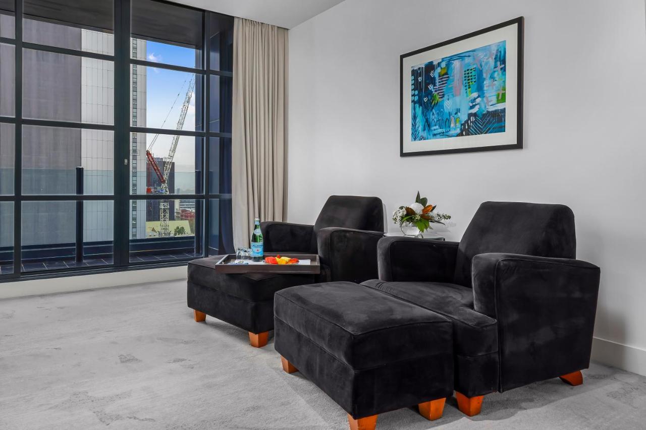 Peppers Waymouth Hotel Adelaide Kültér fotó A living room in a typical apartment