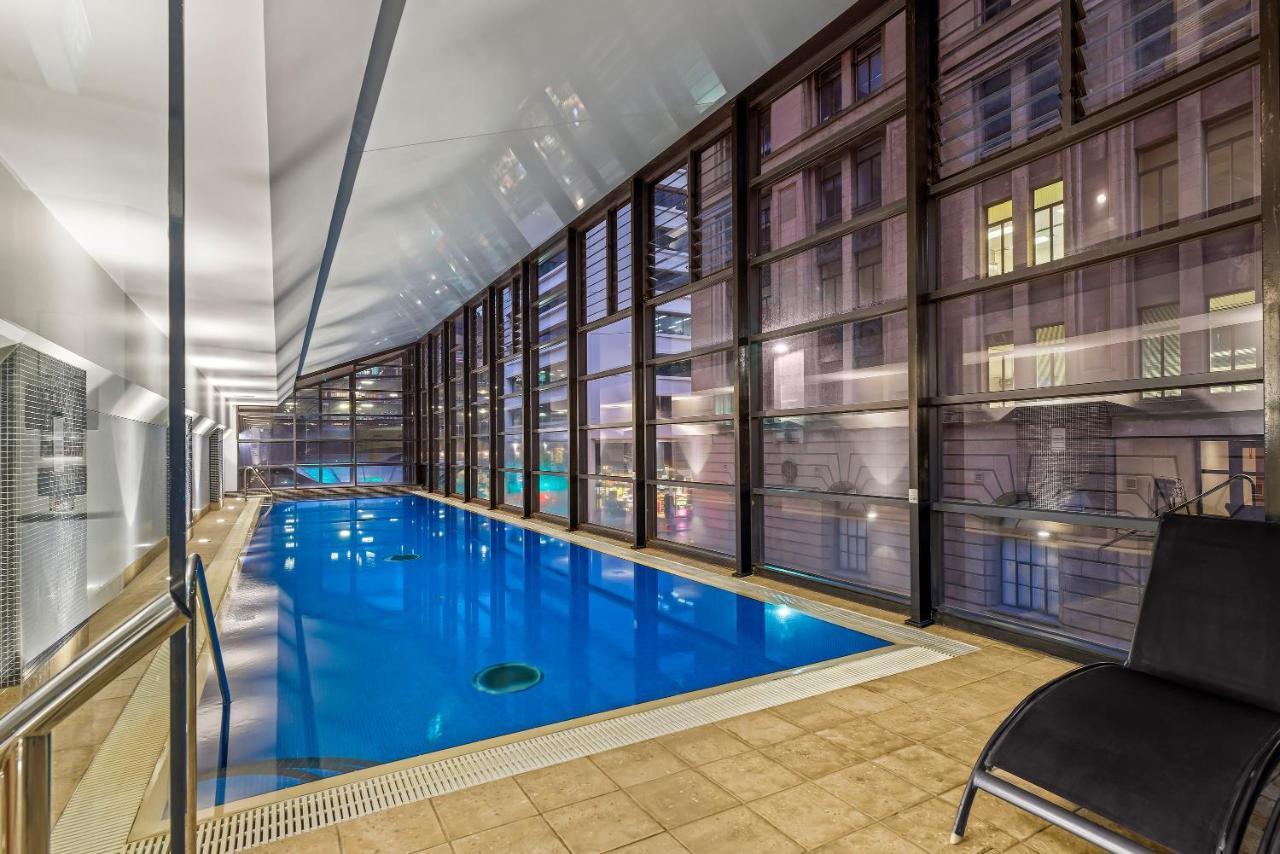 Peppers Waymouth Hotel Adelaide Kültér fotó The pool at the hotel