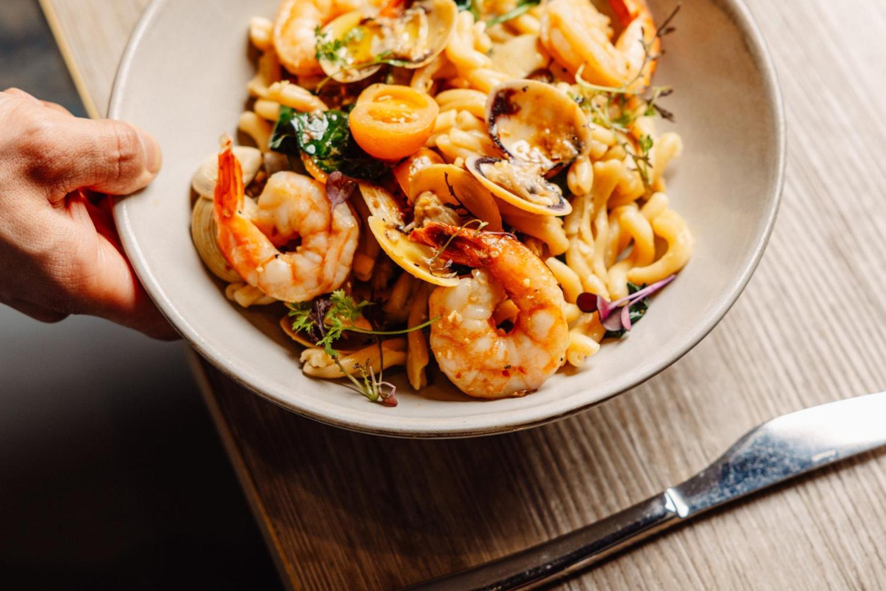 Peppers Waymouth Hotel Adelaide Kültér fotó Shrimp and pasta