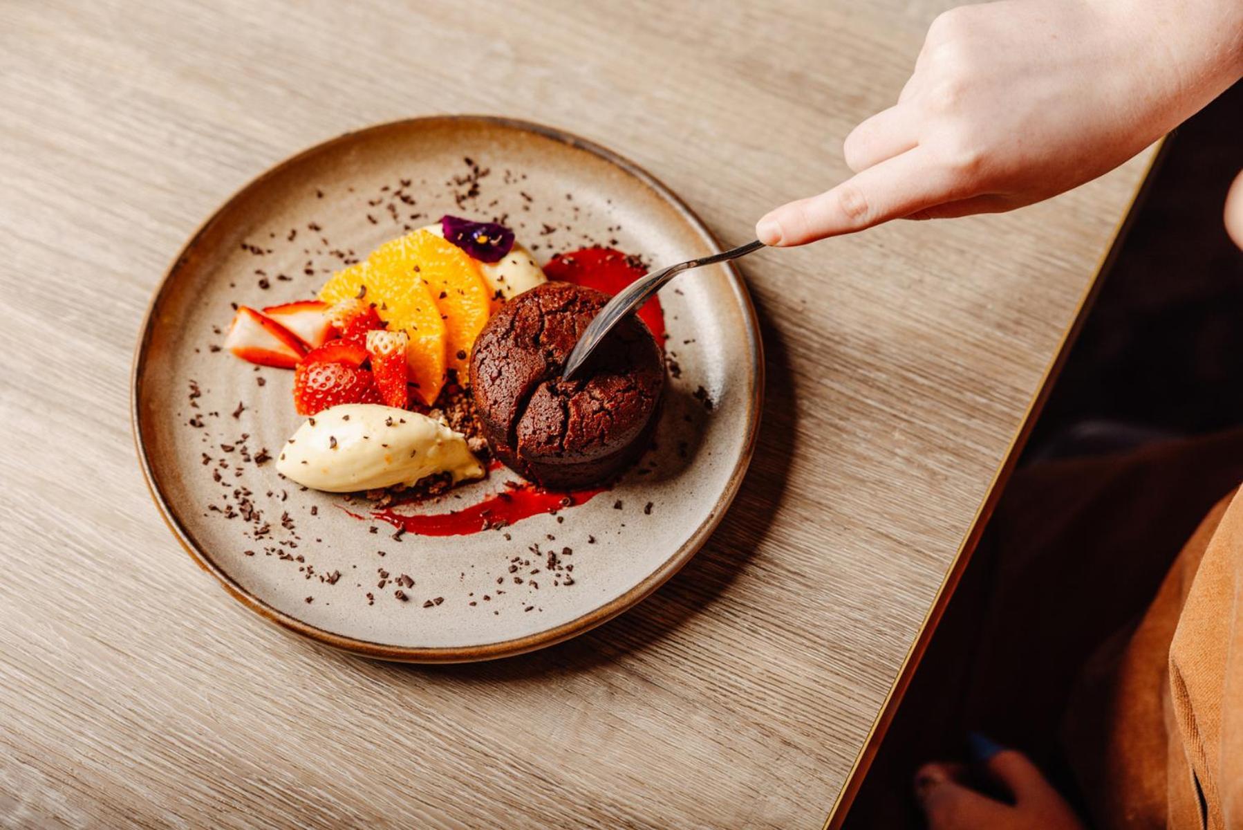 Peppers Waymouth Hotel Adelaide Kültér fotó A chocolate dessert